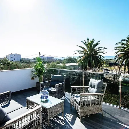 Apartment Luxurious In With Garden *