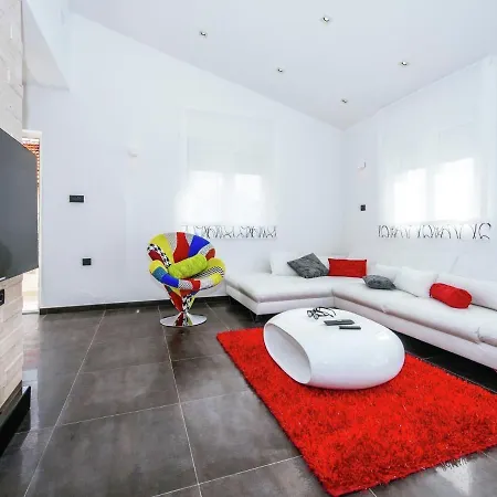Luxurious In With Garden Apartment Zadar