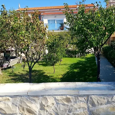 Luxurious In With Garden Apartment Zadar